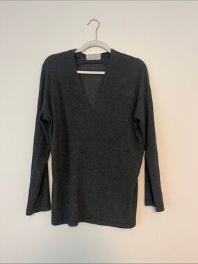 Sinuous Ribbed V-Neck Long Sleeve Top in Charcoal